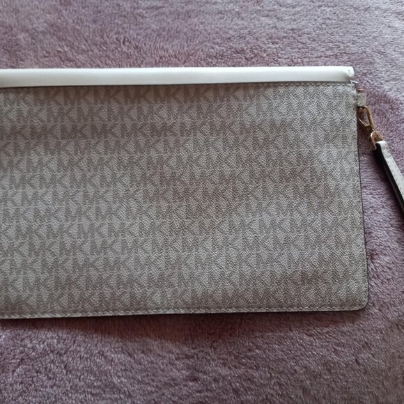 Michael Kors White and Gray Clutch - Picture 4 of 7